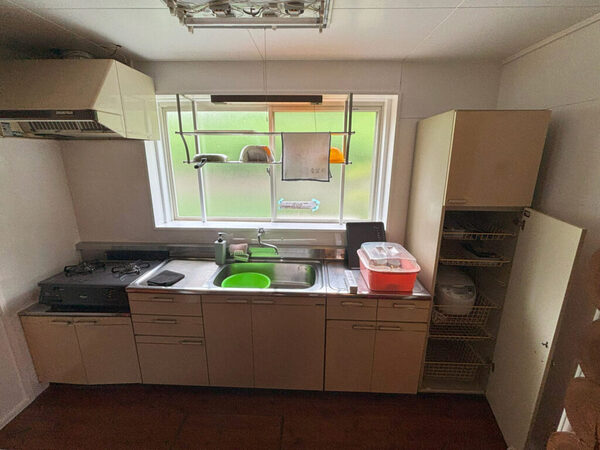 ログハウスキッチンの写真